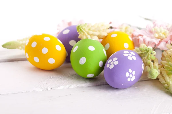 Bahar çiçekli Paskalya yumurtaları — Stok fotoğraf
