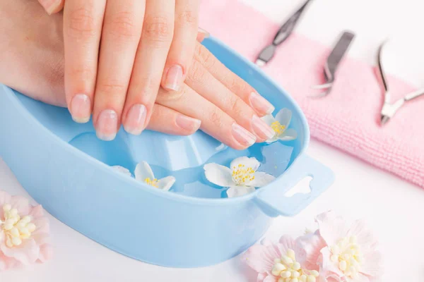 Kuur en product voor de vrouwelijke hand spa — Stockfoto