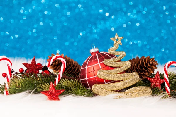 Árbol de Navidad y decoración — Foto de Stock