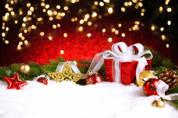 De doos van de gift van Kerstmis en decoratie — Stockfoto