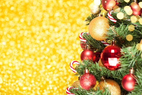 Weihnachtsbaum mit Dekoration — Stockfoto