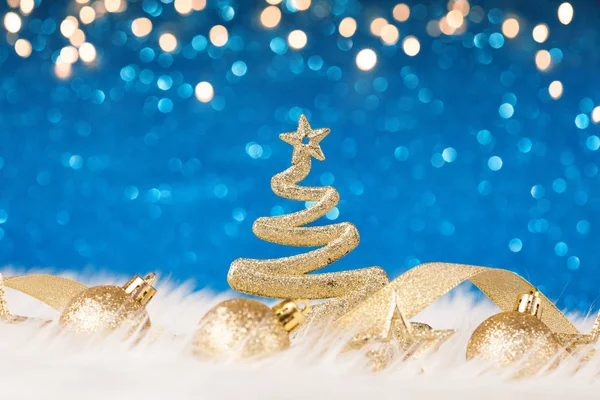 Juldekoration på blå glitter bakgrunden. Mall för nyår Gratulationskort — Stockfoto