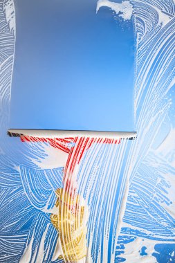 çekçek mavi gökyüzü ile pencere Temizleme