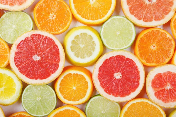 Limon, portakal, greyfurt ve limondan yapılmış turunçgil deseni.. — Stok fotoğraf