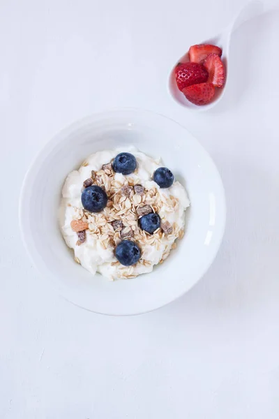 Müsli s ovocem a jogurtem — Stock fotografie