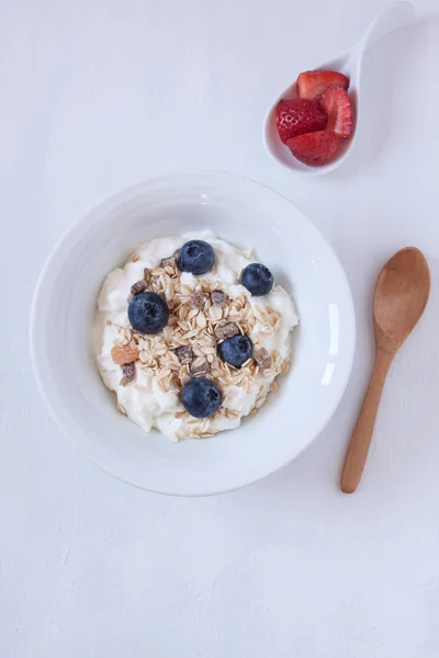 Müsli s ovocem a jogurtem — Stock fotografie