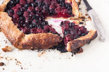 Berry Galette'ye parşömen kağıt üzerinde