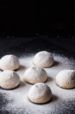 Pudra şekerli kurabiyeler