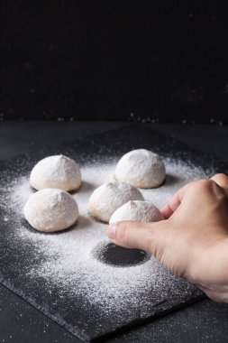 Pudra şekerli kurabiyeler