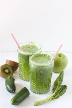 yeşil sebze ve meyve suyu
