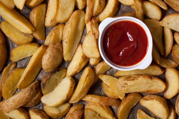 Baked finger potatoes with ketchup — Stock Photo, Image