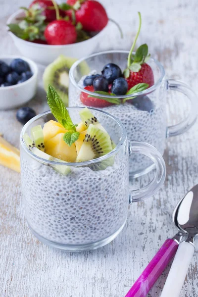 Chia seed Πουτίγκα με φρέσκα φρούτα — Φωτογραφία Αρχείου