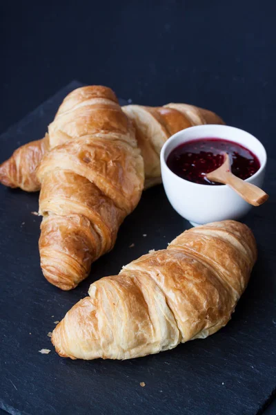 Croissant and raspberry jam — Stock Photo, Image