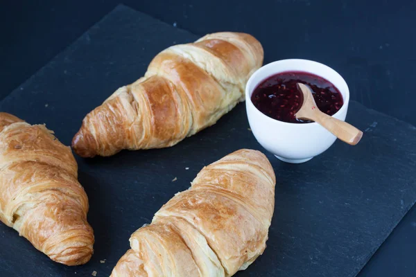 Croissant and raspberry jam — Stock Photo, Image