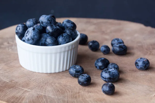 Blueberry na tle drewna — Zdjęcie stockowe