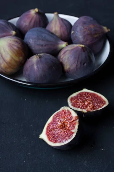 Figs in a bowl — Stock Photo, Image