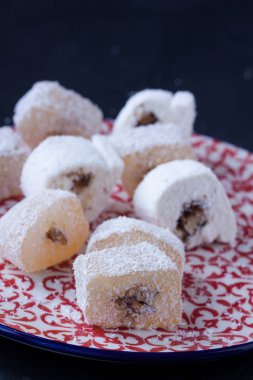 Bir tabak içinde Türk lokumu