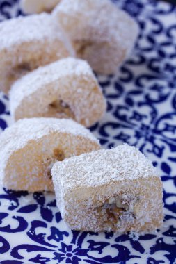 Bir tabak içinde Türk lokumu