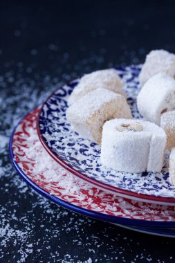 Bir tabak içinde Türk lokumu