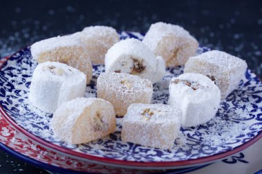 Bir tabak içinde Türk lokumu