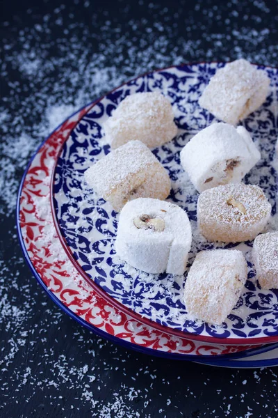 Bir tabak içinde Türk lokumu