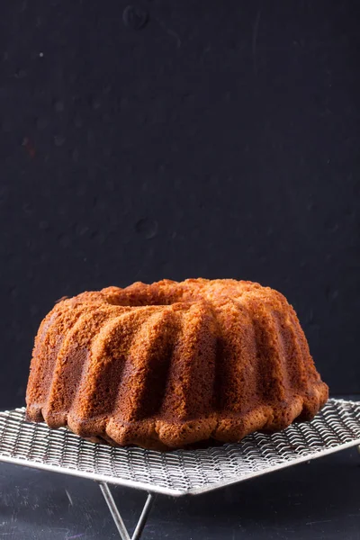 kek siyah bir zemin üzerine