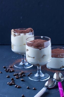 Tiramisu tatlı gözlük