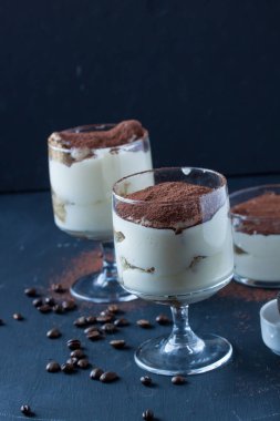 Tiramisu tatlı gözlük