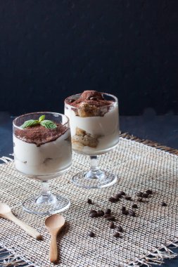 Tiramisu tatlı gözlük