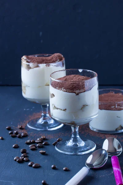 Tiramisu tatlı gözlük
