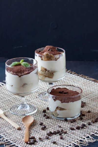 Tiramisu tatlı gözlük