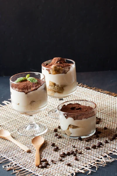 Tiramisu tatlı gözlük