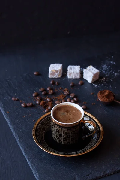 Cafea turcească și deliciu turcesc — Fotografie, imagine de stoc