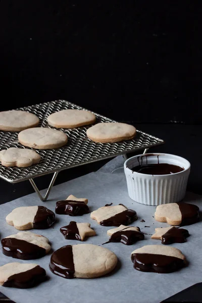 Galletas con chocolate derretido, fondue de chocolate — Foto de Stock
