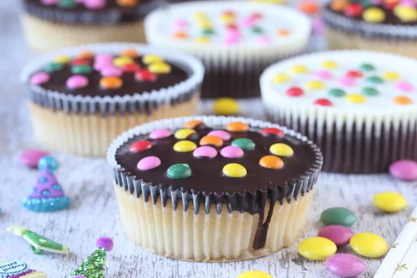 Cupcakes Com Chocolate Revestido Açúcar — Fotografia de Stock