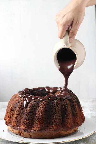 Zelfgemaakte Pound Cake Met Chocolade Saus — Stockfoto