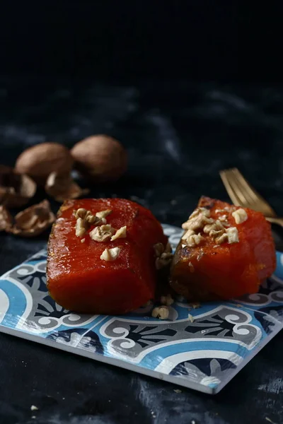 Traditionele Turkse Pompoen Dessert Een Zwarte Achtergrond — Stockfoto