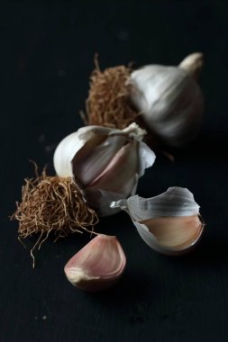 Sarımsaklı, organik doğal sarımsak.