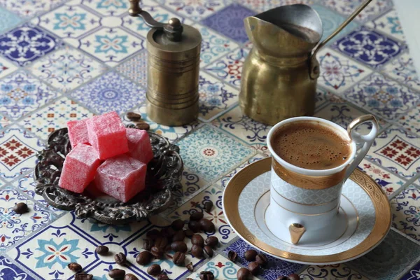 トルコ コーヒーとターキッシュ ディライト — ストック写真