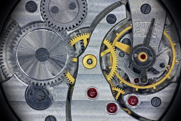 Tre simili vecchio meccanismo orologio da tasca isolato — Foto Stock