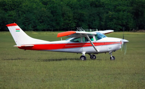 Avião escolar branco vermelho claro — Fotografia de Stock