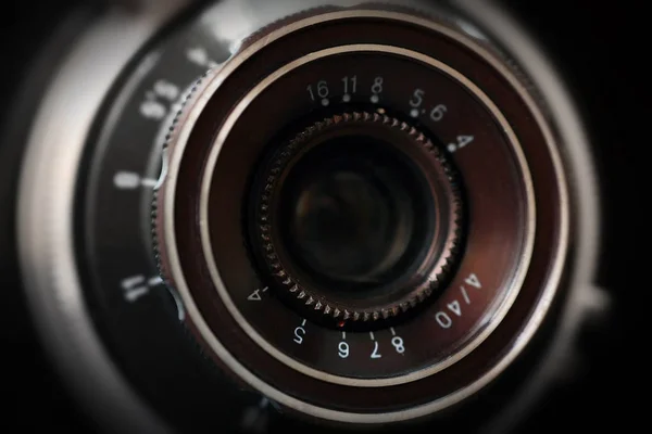Старий об'єктив камери крупним планом — стокове фото