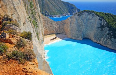 Zakynthos Adası 'ndaki Navagio Plajı (Batık Kumsalı). Yunanistan
