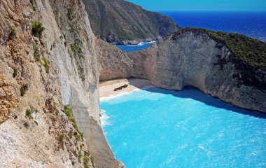 Zakynthos Adası 'ndaki Navagio Plajı (Batık Kumsalı). Yunanistan