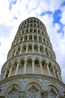  pisa Kulesi Toskana, UNESCO tarafından dünya mirası ve dünyanın en tanınmış ve en ünlü yapılarından biri yaslanmış. 