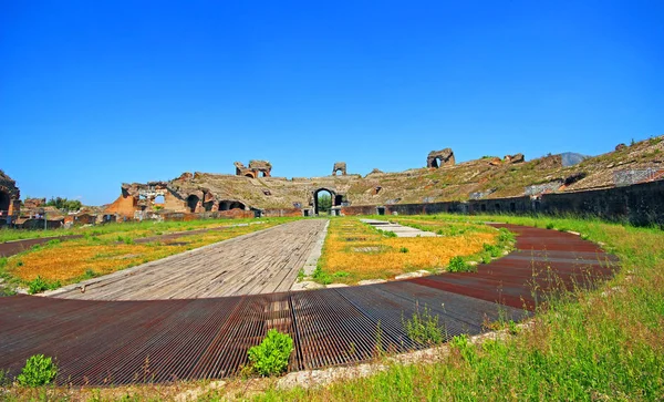 Santa Maria Capua Vetere amfitiyatro Capua'daki