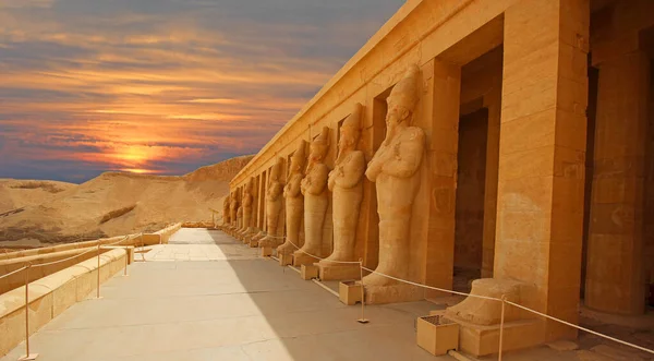 Anscient 台無しテーベのエジプト ルクソールのカルナック神殿 ロイヤリティフリーのストック写真