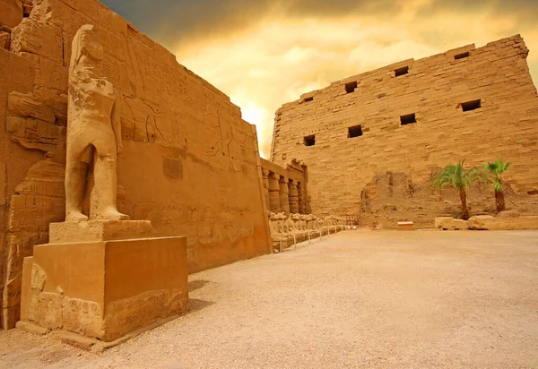 Antiikin Temppeli Karnak Luxor Pilalla Thebat Egypti — kuvapankkivalokuva