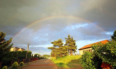 Fırtınadan sonra gökkuşağı .