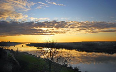 Grudziadz 'da güzel bir gün batımı .